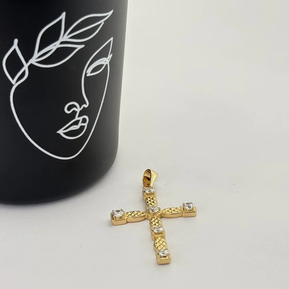 Pandantiv placat aur 18k cruciulita Pandantiv placat aur 18k cruciulita