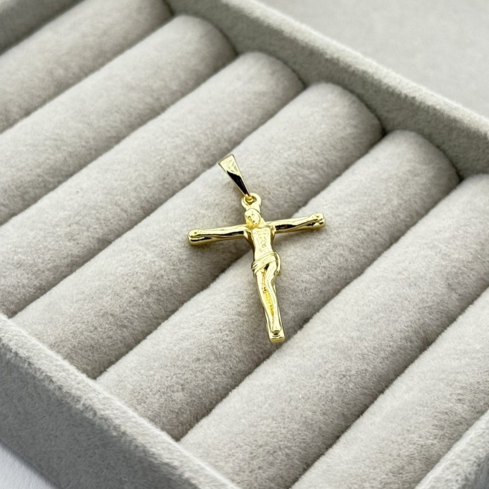 Pandantiv placat aur 18k cruciulita Pandantiv placat aur 18k cruciulita