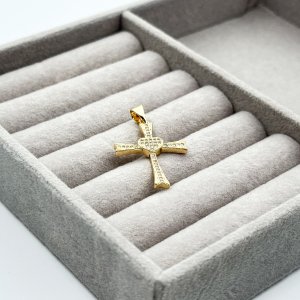 Pandantiv placat aur 18k cruciulita Pandantiv placat aur 18k cruciulita