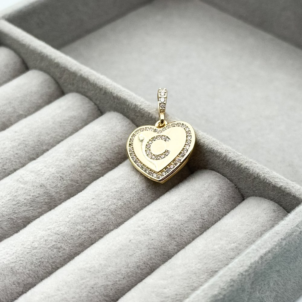 Pandantiv placat aur 18k initiala "C"