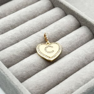 Pandantiv placat aur 18k initiala "C"