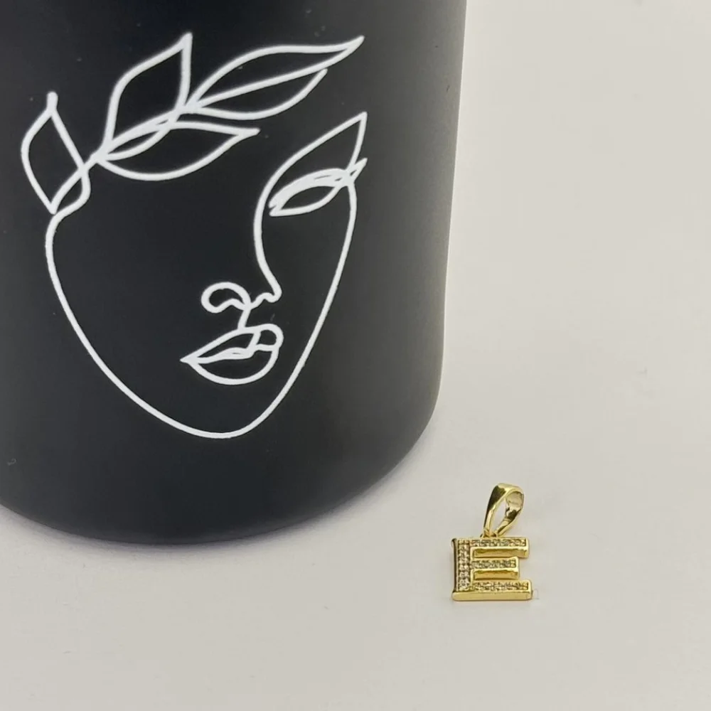 Pandantiv placat aur 18k initiala Pandantiv placat aur 18k initiala