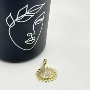 Pandantiv placat aur 18k soare Pandantiv placat aur 18k soare