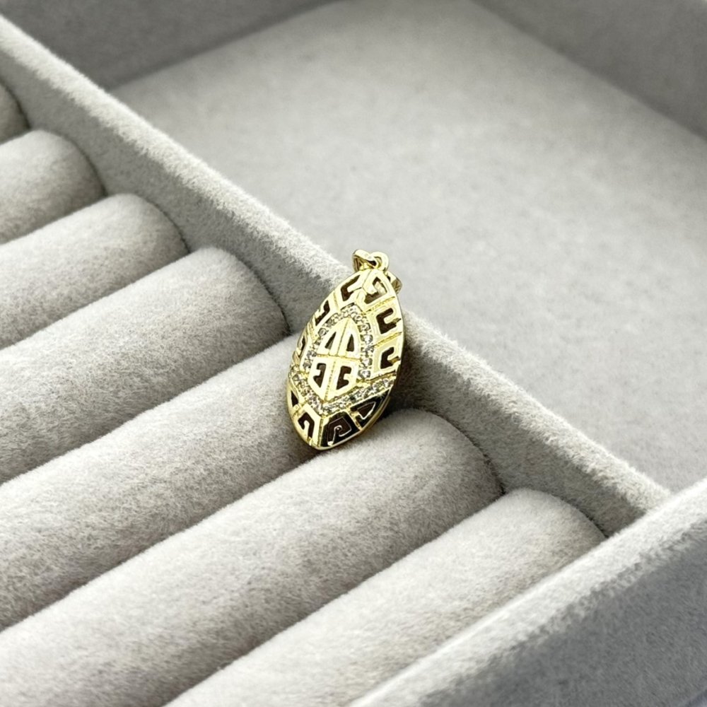 Pandantiv placat cu aur 18k Pandantiv placat cu aur 18k