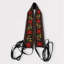 Brau traditional cu flori colorate