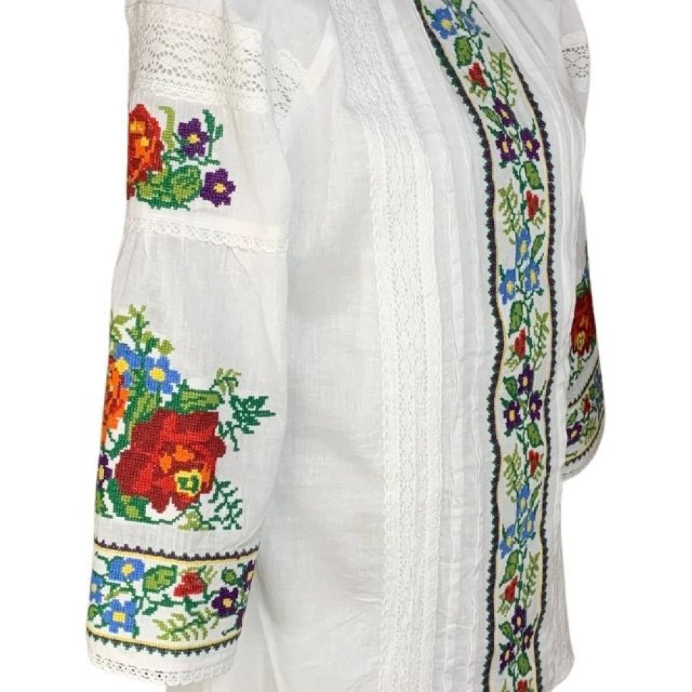 Ie traditionala bumbac cu flori colorate si dantela