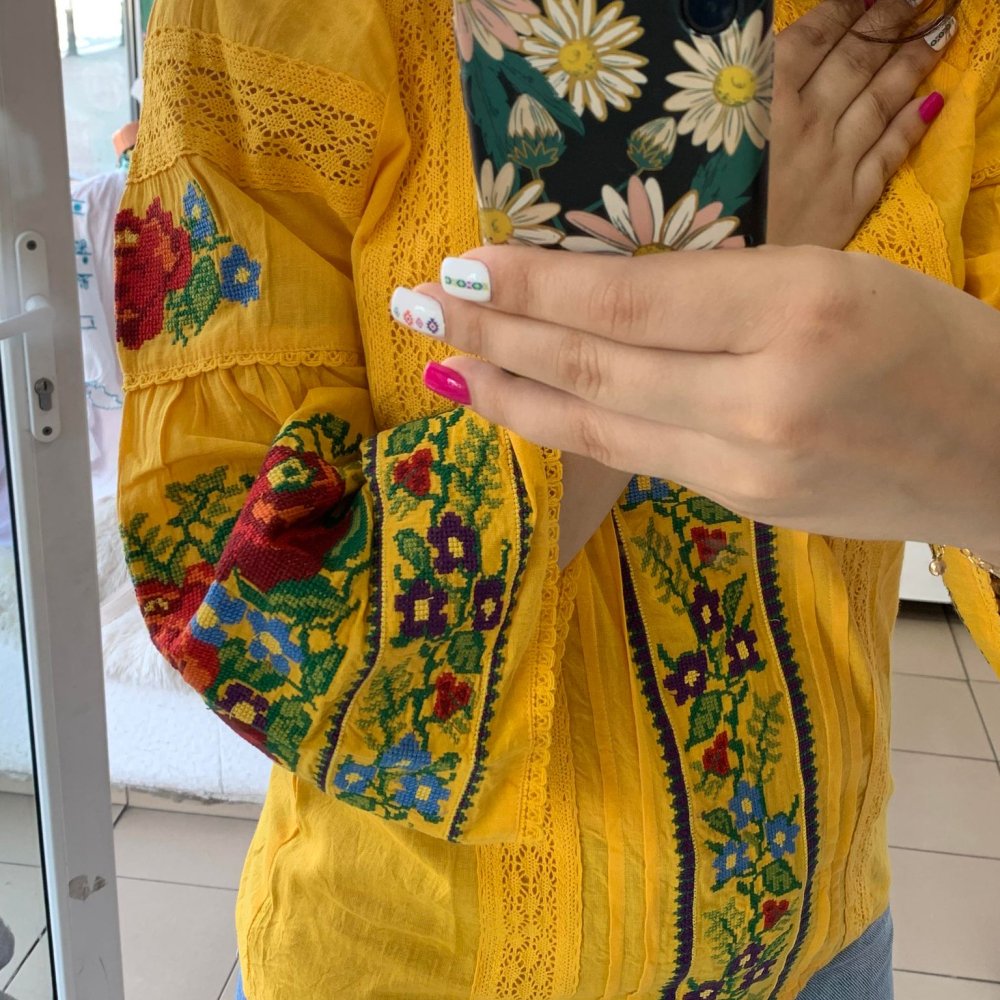 Ie traditionala bumbac cu flori mari