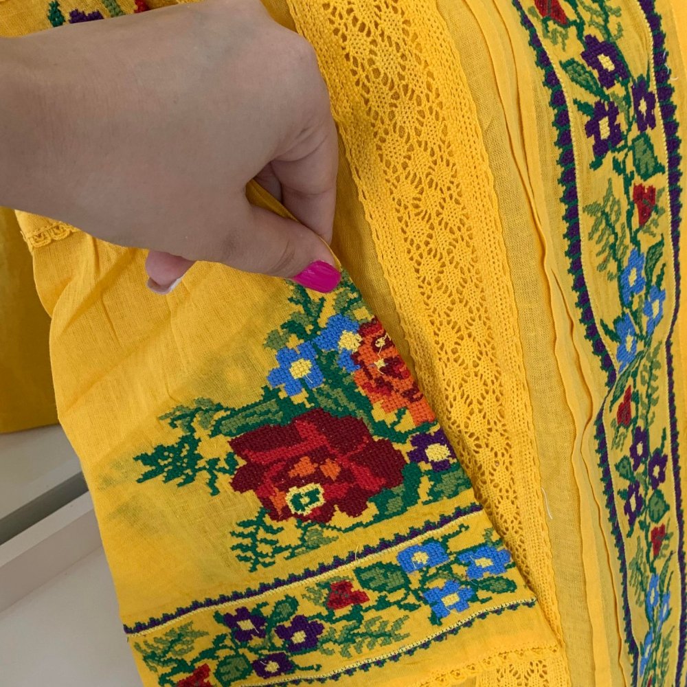 Ie traditionala bumbac cu flori mari