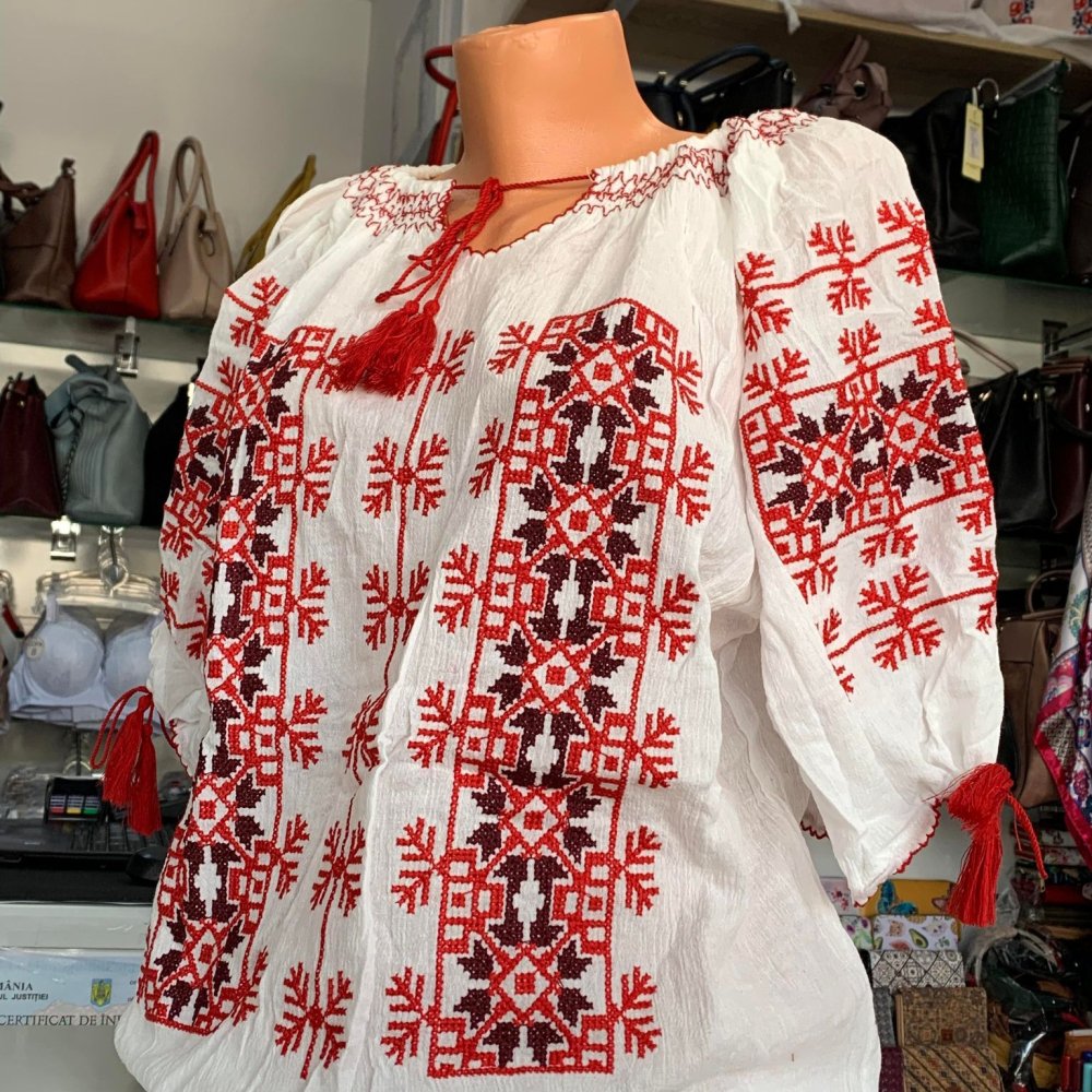 Ie traditionala panza topita cusaturi rosii Ie traditionala panza topita cusaturi rosii