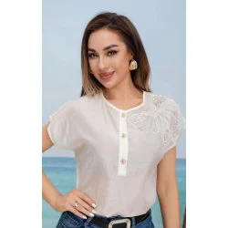 Bluza alba cu aplicatii stralucitoare