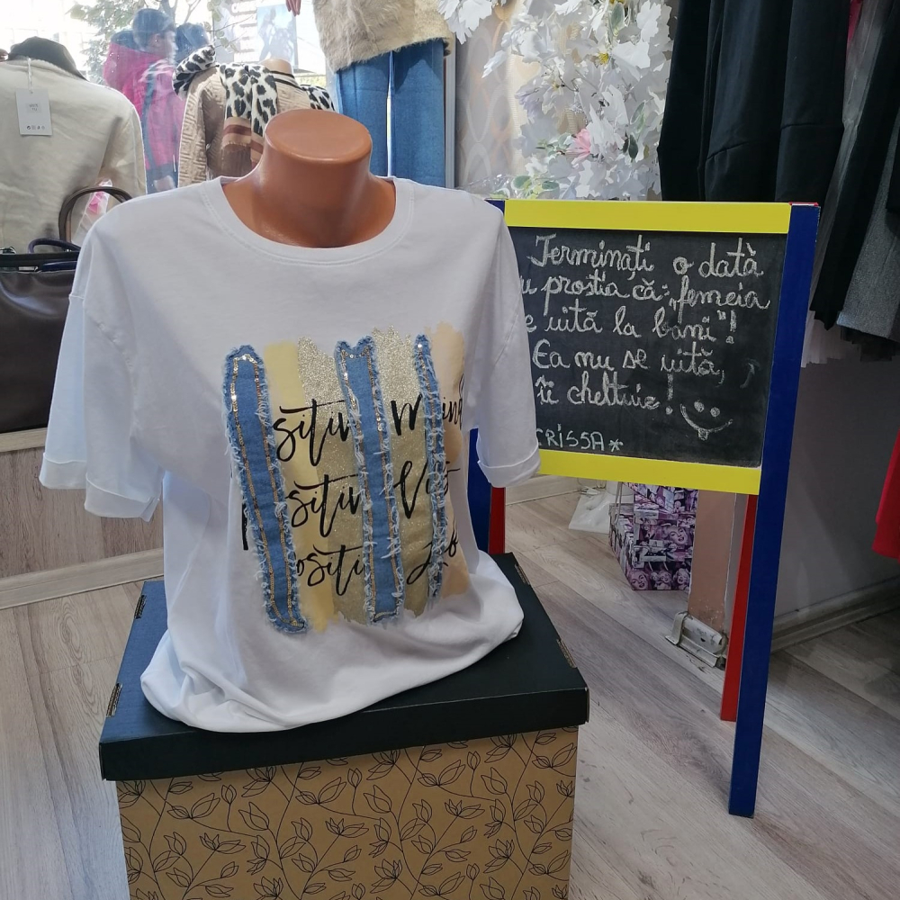 Tricou dama alb cu dungi color