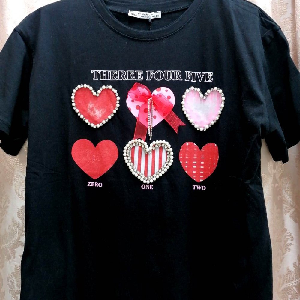 Tricou dama cu inimioare rosii si roz Tricou dama cu inimioare rosii si roz