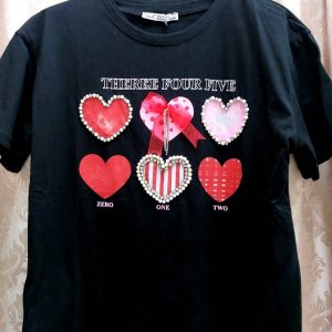 Tricou dama cu inimioare rosii si roz